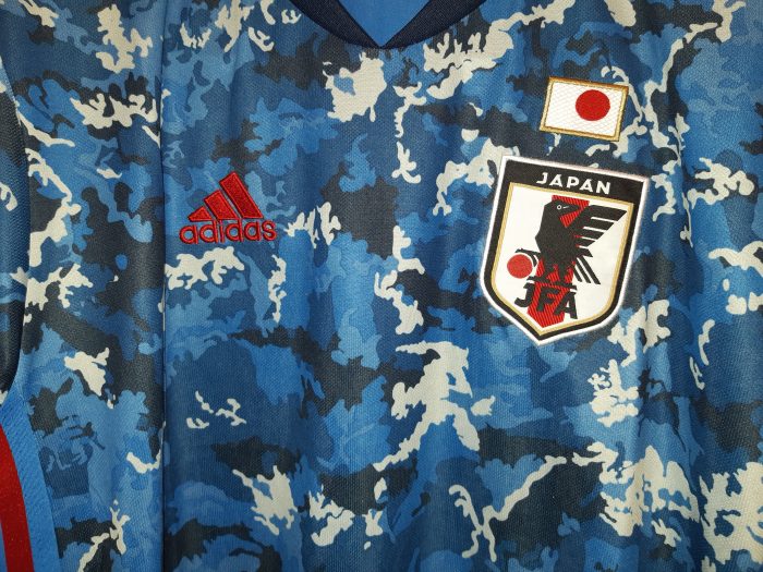 دوخت بودن لوگوهای پیراهن تیم ملی ژاپن