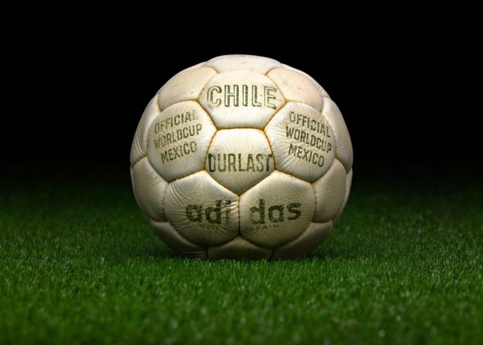 اولین توپ استاندارد فوتبال