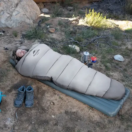 کیسه خواب نیچرهایک P400 خوابیدن در طبیعت