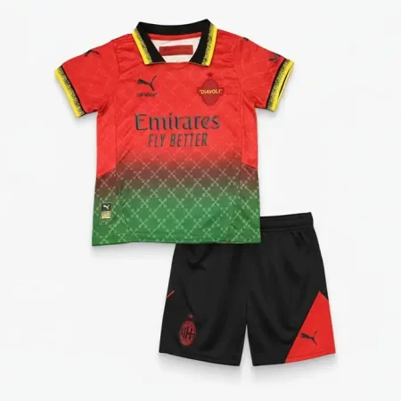 ست بچه‌گانه آث میلان و آف وایت فصل 2023 با پیراهن قرم و سبز و شورت مشکی