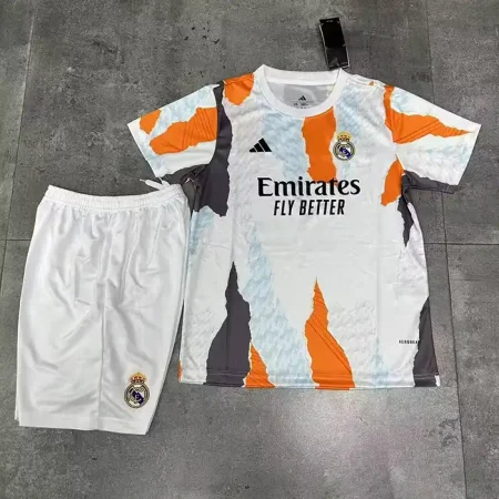 کیت پیش مسابقه رئال مادرید 2026 ست پیراهن و شورت با لوگوی دوختی و تایلندی