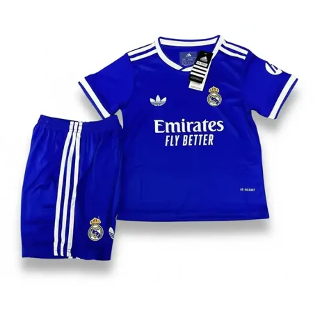 ست بچه‌گانه کلاسیک رئال مادرید با پیراهن و شورت آبی و لوگوی قدیمی آدیداس