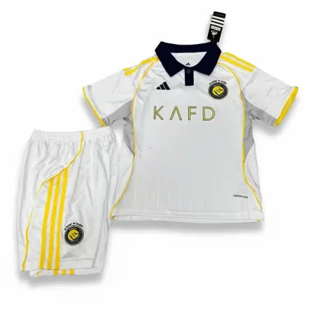 ست بچه‌گانه کیت 70 سالگی النصر 2025 با پیراهن سفید یقه‌دار و شورت سفید