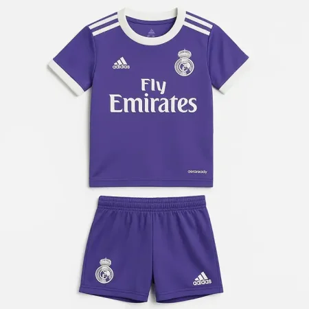 ست بچه‌گانه کیت دوم رئال مادرید فصل 2023 با پیراهن و شورت بنفش و لوگوهای سفید