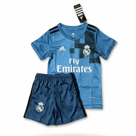 ست بچه‌گانه کیت سوم رئال مادرید 2018 با پیراهن آبی و طرح گرافیکی پیکسلی مشکی به همراه شورت