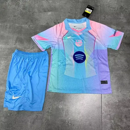 کیت پیش مسابقه بچه گانه بارسلونا 2026 ست پیراهن و شورت با لوگوی دوختی و تایلندی