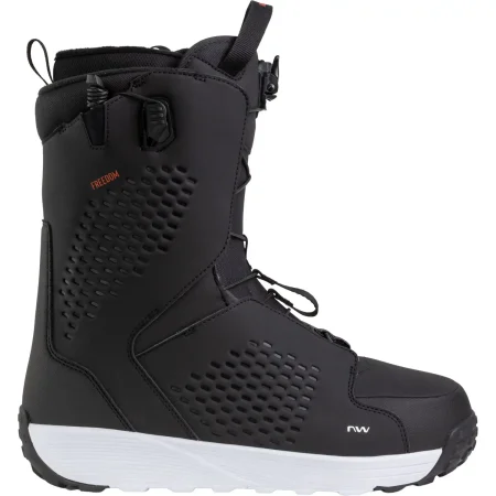 بوت اسنوبرد نورث‌ویو مدل Freedom 2027 مشکی راحت‌ترین انتخاب برای شروع