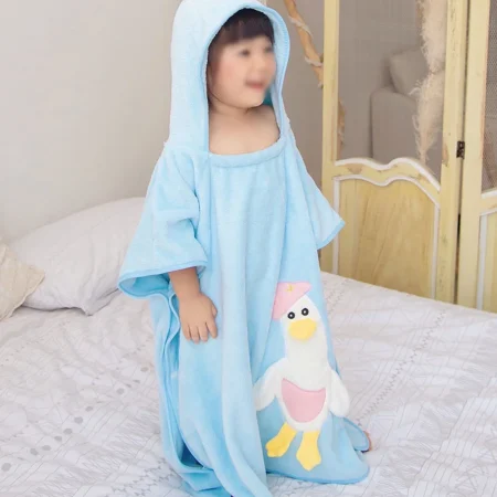حوله پانچویی بچگانه کلاه‌دار آبی طرح cloak cloak