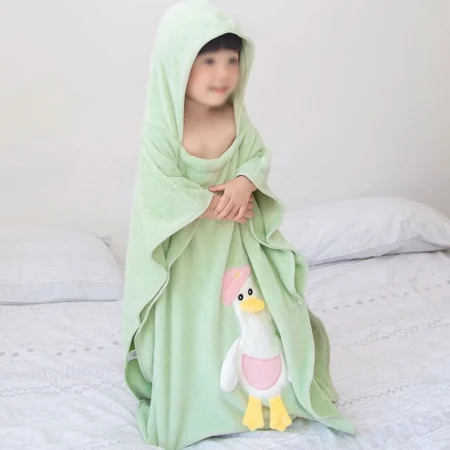 حوله پانچویی بچگانه کلاه‌دار سبز طرح cloak cloak